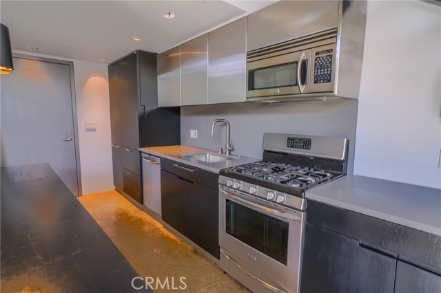 1011 N Orange Grove Avenue, West Hollywood CA: https://media.crmls.org/medias/c35008cc-5450-4208-af6a-3b5934190c94.jpg