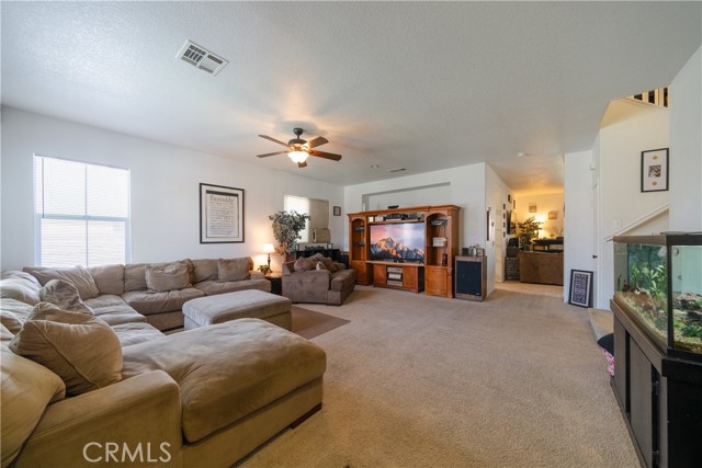 Detail Gallery Image 5 of 39 For 44328 Apache Plume St, Lancaster,  CA 93536 - 5 Beds | 2/1 Baths