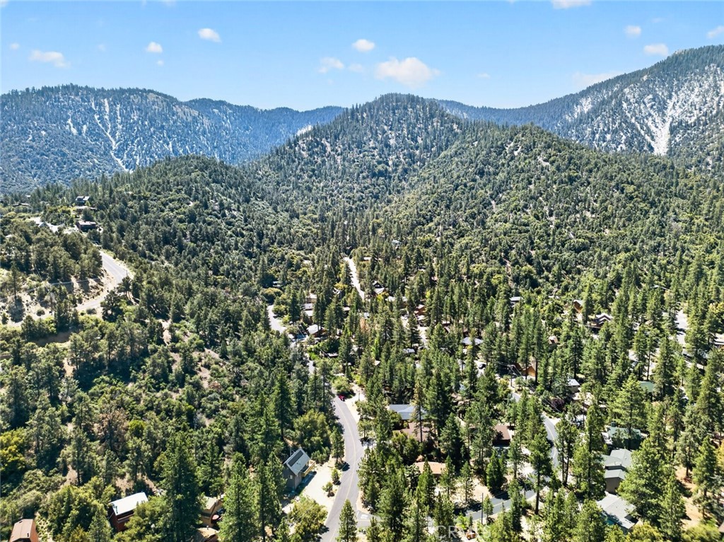 https://media.crmls.org/medias/c3511e26-36f0-412d-bbbe-39653b6214cd.jpg?preset=X-Large