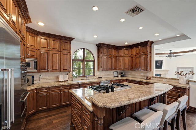 718 N Poinsettia Avenue, Manhattan Beach CA: https://media.crmls.org/medias/c3515198-9fc8-4cdb-82c2-0d0cc1db233d.jpg
