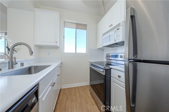 20251 Cape Coral Lane, Huntington Beach CA: https://media.crmls.org/medias/c3515ff8-2ec3-4f17-8699-52c44a5428b7.jpg