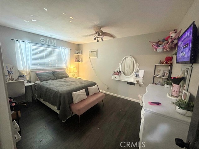 Detail Gallery Image 14 of 17 For 239 E Crestview St, Corona,  CA 92879 - 4 Beds | 2/1 Baths