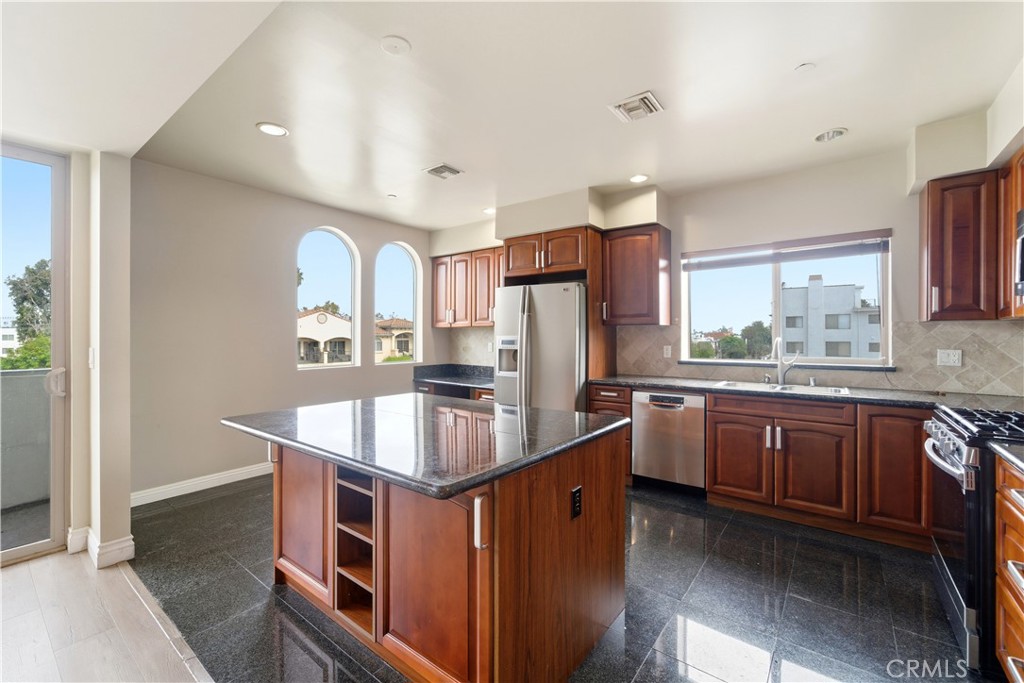 MLS #SR25260457 image #10