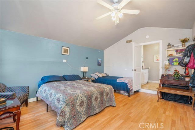 Detail Gallery Image 10 of 26 For 11936 Neenach, Sun Valley,  CA 91352 - 6 Beds | 3 Baths