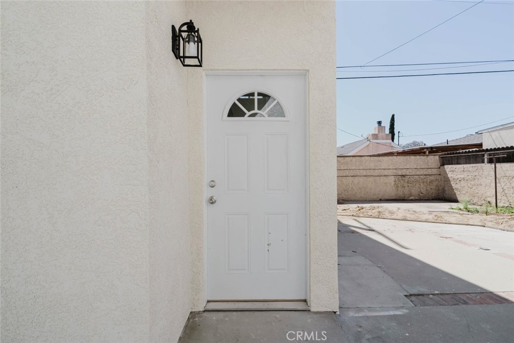 https://media.crmls.org/medias/c3543a51-4b86-41de-adf1-1eb3be5432b2.jpg?preset=X-Large