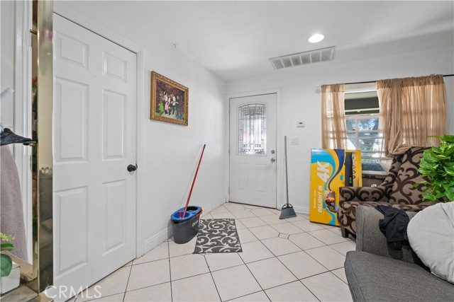 Image 11 of 60 For 930 Birch Street