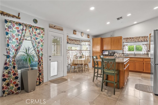 7483 Catalpa Avenue, Highland CA: https://media.crmls.org/medias/c355f87b-957c-4ab6-b68d-56151f40f224.jpg