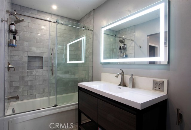 Detail Gallery Image 5 of 19 For 2053 Barry, Los Angeles,  CA 90025 - 2 Beds | 2 Baths