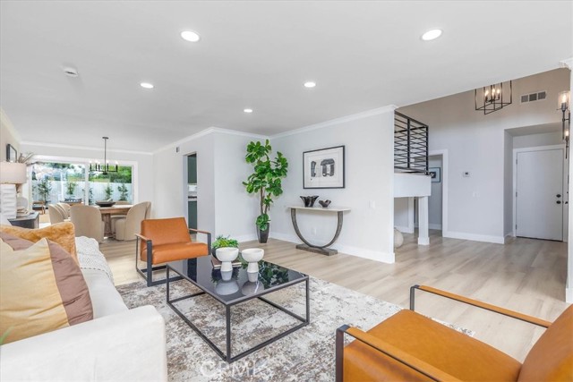 Detail Gallery Image 5 of 38 For 4401 Cezanne Ave, Woodland Hills,  CA 91364 - 4 Beds | 3 Baths