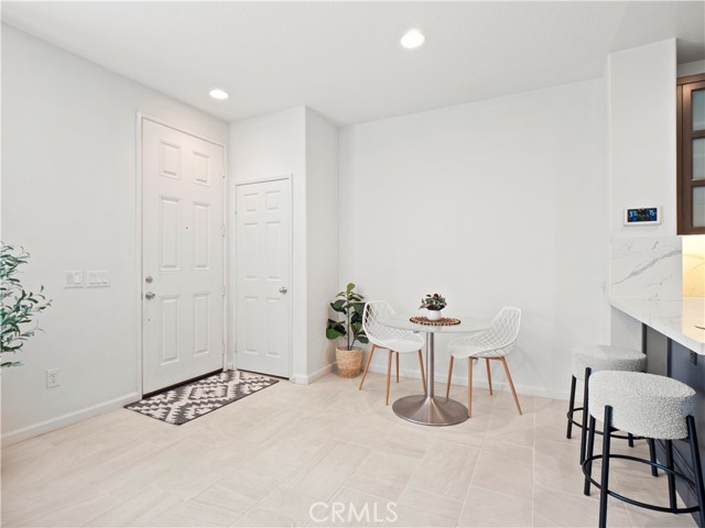 Detail Gallery Image 5 of 33 For 25403 Silver Crest Ct, Saugus,  CA 91350 - 3 Beds | 2/1 Baths