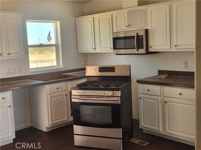 Detail Gallery Image 2 of 5 For 60824 Stagemans Rd, Landers,  CA 92285 - 3 Beds | 2 Baths
