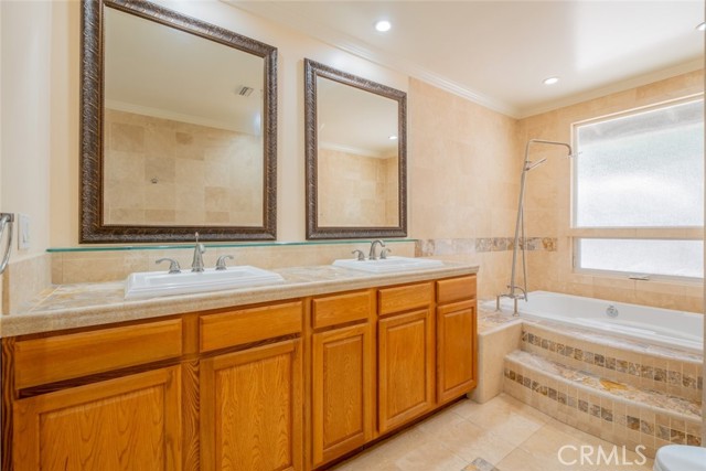 19941 Hiawatha Street, Chatsworth CA: https://media.crmls.org/medias/c3587614-fa98-44b1-b03b-ec3466e48738.jpg