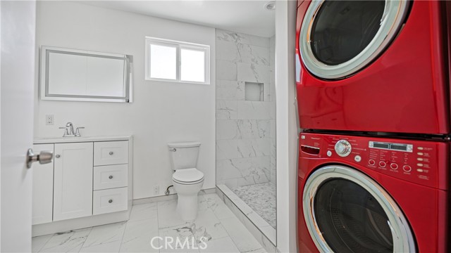 Detail Gallery Image 15 of 29 For 15210 Cohasset St, Van Nuys,  CA 91405 - 4 Beds | 3 Baths