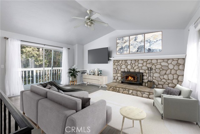 Detail Gallery Image 2 of 25 For 1187 Scenic Way, Rimforest,  CA 92378 - 2 Beds | 1/1 Baths