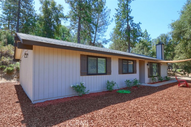 Detail Gallery Image 3 of 42 For 50869 Westview Ct, Oakhurst,  CA 93644 - 3 Beds | 2 Baths