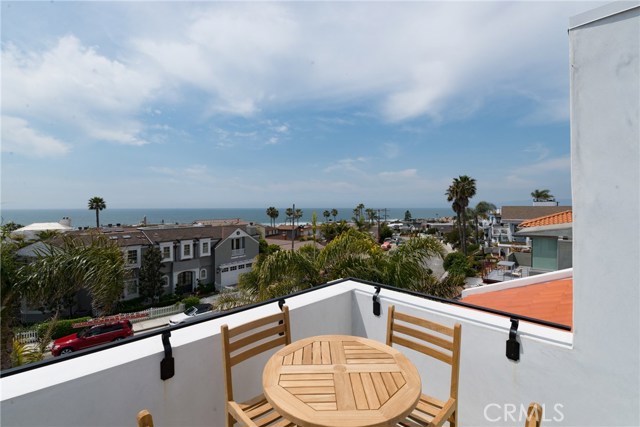 2116 Monterey Boulevard, Hermosa Beach, California 90254, 3 Bedrooms Bedrooms, ,3 BathroomsBathrooms,Residential,Sold,Monterey,SB17077141