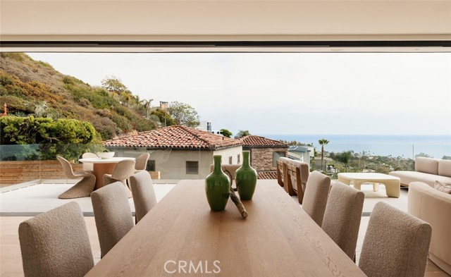 1105 Skyline Drive, Laguna Beach CA: https://media.crmls.org/medias/c35d3667-c9e5-4629-8b42-2d16ee858954.jpg