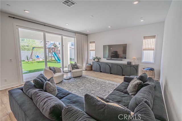 Detail Gallery Image 17 of 58 For 29768 Camino La Perdiz, Valencia,  CA 91354 - 5 Beds | 5 Baths