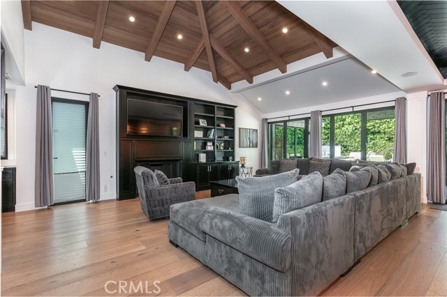 5225 Topeka Drive, Tarzana CA: https://media.crmls.org/medias/c35eb882-4a25-4d7f-a39b-5d59dc3e9ca8.jpg