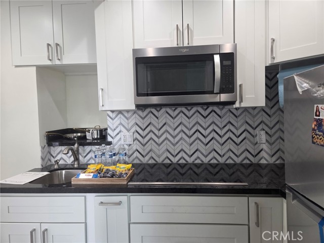 Detail Gallery Image 7 of 13 For 8648 Corbin, Northridge,  CA 91324 - 1 Beds | 1 Baths