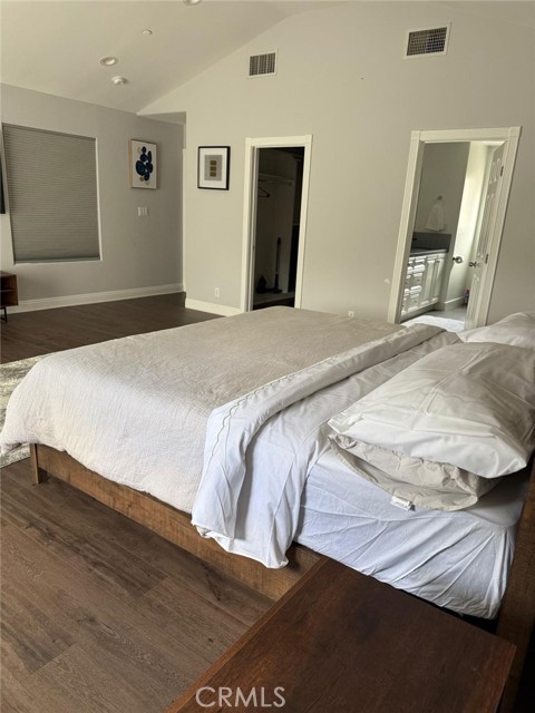 22237 Buena Ventura Street, Woodland Hills CA: https://media.crmls.org/medias/c35fbdde-1ed6-4f54-820e-51becfc06ce1.jpg