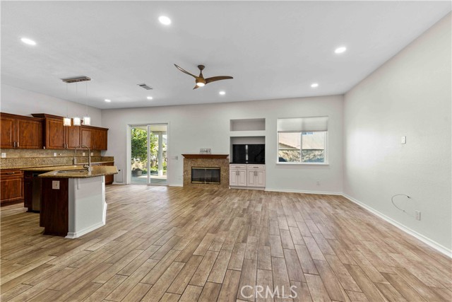 Detail Gallery Image 8 of 34 For 2515 Sweet Rain, Corona,  CA 92881 - 5 Beds | 3 Baths