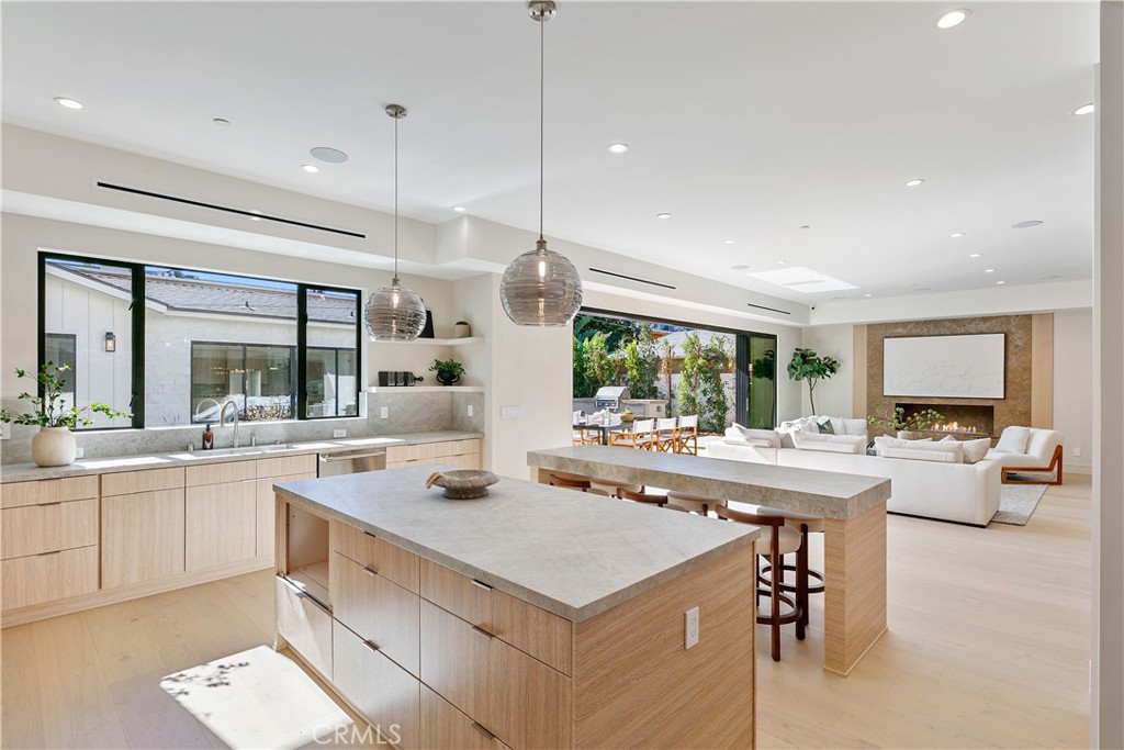 13944 Valleyheart DriveSherman Oaks img 2