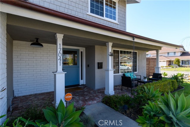 Detail Gallery Image 5 of 38 For 17041 Saint Andrews Ln, Huntington Beach,  CA 92649 - 4 Beds | 2/1 Baths