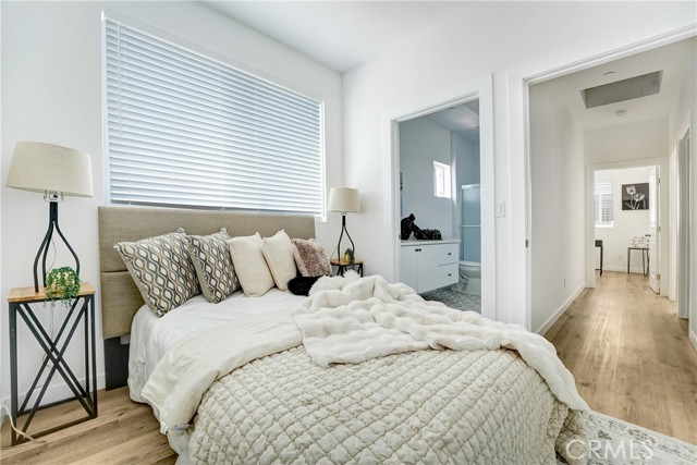 Detail Gallery Image 11 of 16 For 6752 Vanowen Ave, North Hollywood,  CA 91605 - 4 Beds | 3/1 Baths