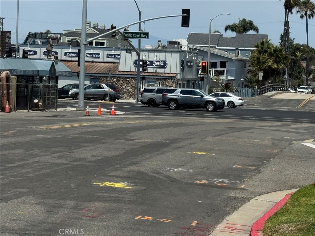 https://media.crmls.org/medias/c361e4f7-265f-4c04-9aa2-3773b1fe00b1.jpg?preset=X-Large