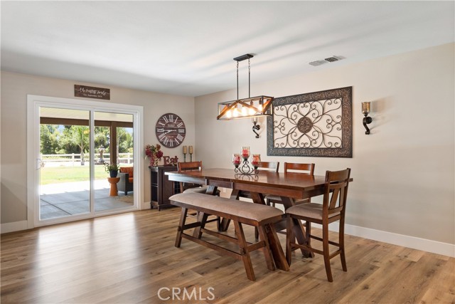 33127 Camelot Drive, Yucaipa CA: https://media.crmls.org/medias/c361e5bc-0b05-41ca-85cf-479e1a75d116.jpg