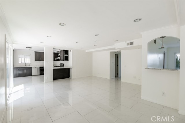 Detail Gallery Image 12 of 41 For 24526 Calvert St, Woodland Hills,  CA 91367 - 3 Beds | 3 Baths