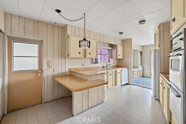 Image 19 of 27 For 54999 Martinez Trail  107