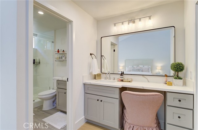 Detail Gallery Image 13 of 27 For 4834 Balboa Ave #B,  Encino,  CA 91316 - 2 Beds | 2/1 Baths