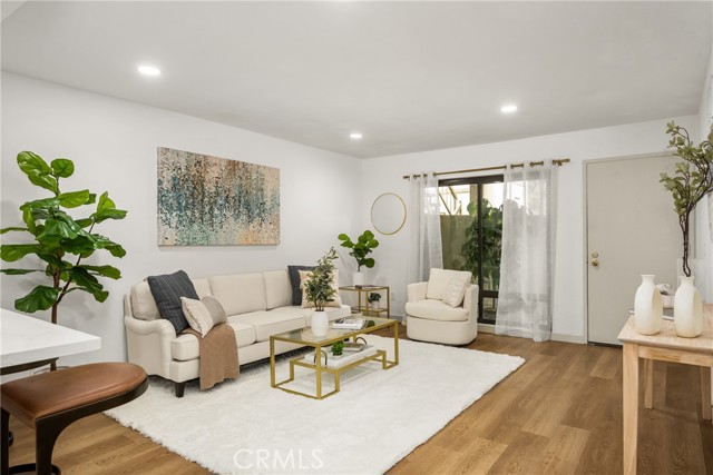 Detail Gallery Image 3 of 17 For 3010 Associated Rd #122,  Fullerton,  CA 92835 - 1 Beds | 1 Baths