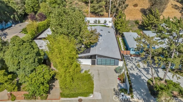 2712 N Beverly Glen Boulevard, Los Angeles CA: https://media.crmls.org/medias/c362defc-875f-45e9-b778-fa481307594e.jpg