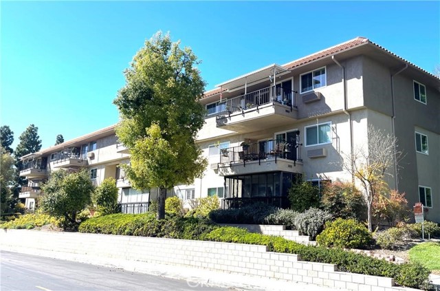 2370 Via Mariposa W, Laguna Woods CA: https://media.crmls.org/medias/c3630d53-f9eb-442e-94c8-b9225a6a65df.jpg