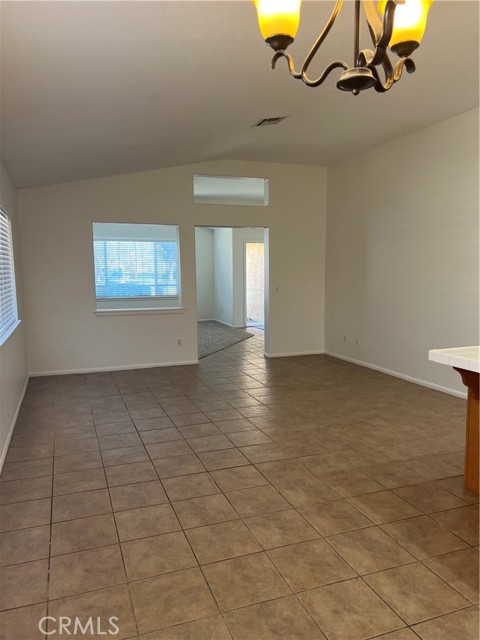 Detail Gallery Image 7 of 11 For 17605 Landis Dr, Victorville,  CA 92395 - 3 Beds | 2 Baths