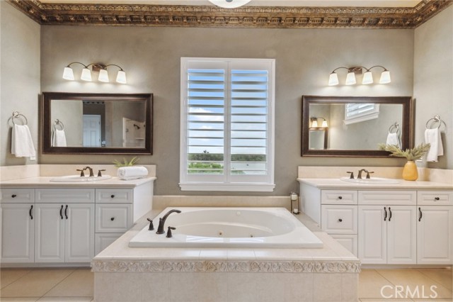 Detail Gallery Image 22 of 61 For 4918 W Bluff, Fresno,  CA 93722 - 5 Beds | 3/1 Baths