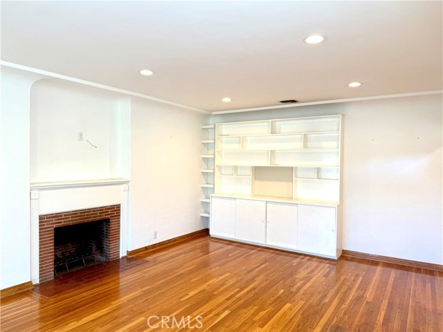 Detail Gallery Image 7 of 27 For 6534 Peach Ave, Van Nuys,  CA 91406 - 2 Beds | 2 Baths