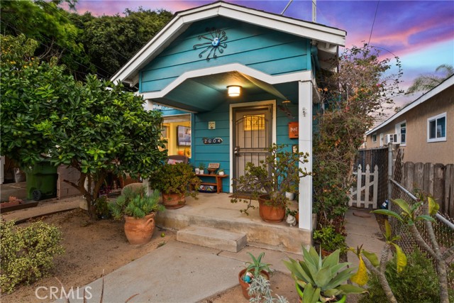 Detail Gallery Image 2 of 47 For 2604 S Kerckhoff Ave, San Pedro,  CA 90731 - 2 Beds | 2 Baths