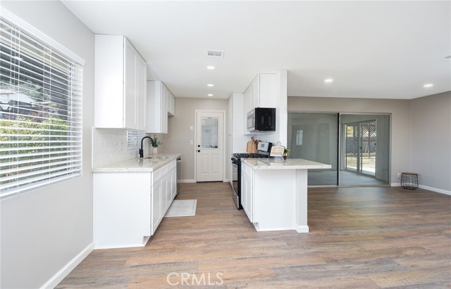 15195 Kingsway Drive, Lake Elsinore CA: https://media.crmls.org/medias/c3661979-2f31-4b13-b312-d72b2dd9eb8c.jpg