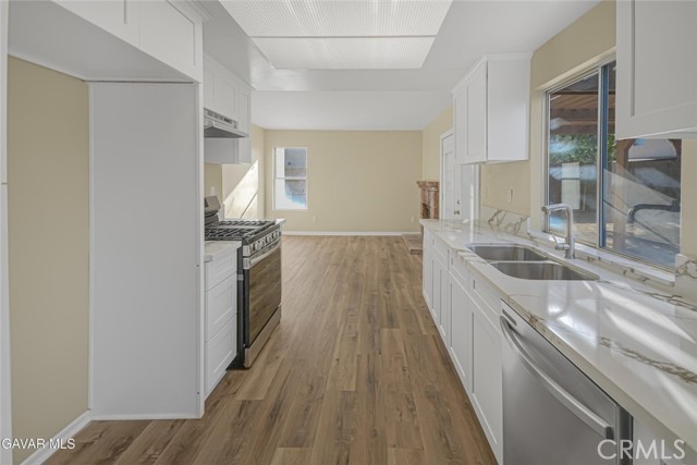 Detail Gallery Image 9 of 40 For 2812 Minford, Lancaster,  CA 93536 - 4 Beds | 3 Baths