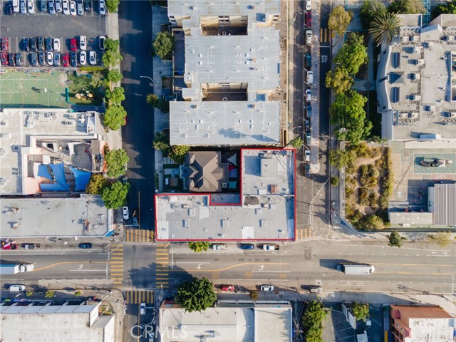 1735 7th Street, Los Angeles CA: https://media.crmls.org/medias/c3674b75-7216-41a8-96c0-b590b09a39d2.jpg