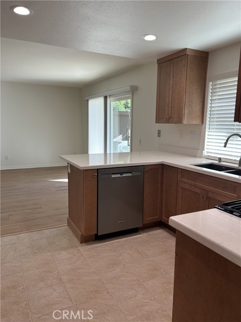 Detail Gallery Image 5 of 20 For 2126 E Deer Springs Ln, Brea,  CA 92821 - 3 Beds | 2/1 Baths