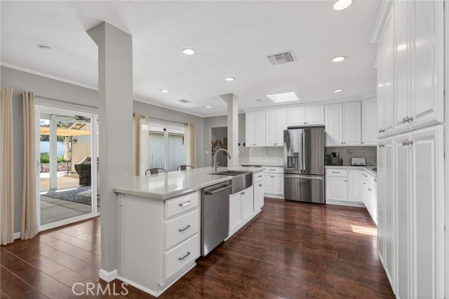 Detail Gallery Image 5 of 46 For 1986 Wetherly Way, Riverside,  CA 92506 - 4 Beds | 3 Baths