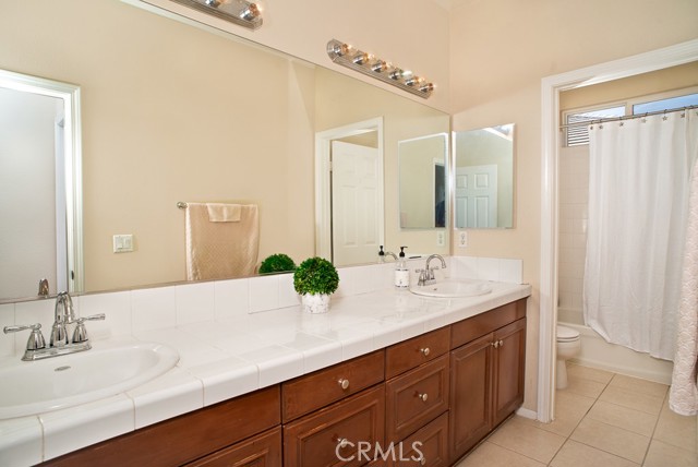 Detail Gallery Image 17 of 24 For 22152 Altair Ln, Valencia,  CA 91390 - 5 Beds | 3/1 Baths