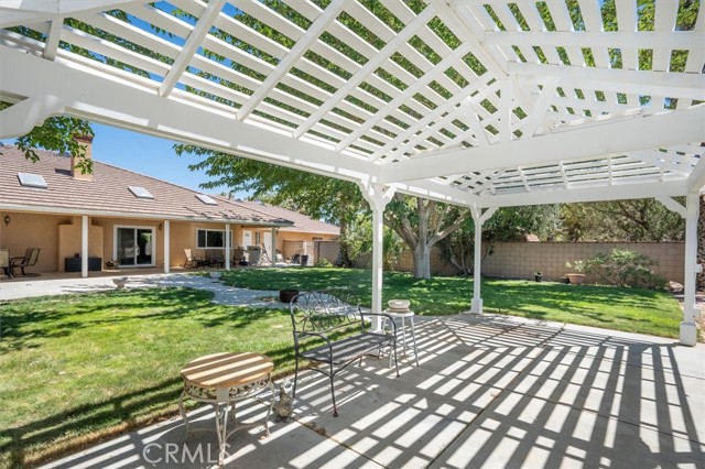 2056 W Avenue O, Palmdale CA: https://media.crmls.org/medias/c369890d-4b48-41f5-bf07-46c998227b55.jpg