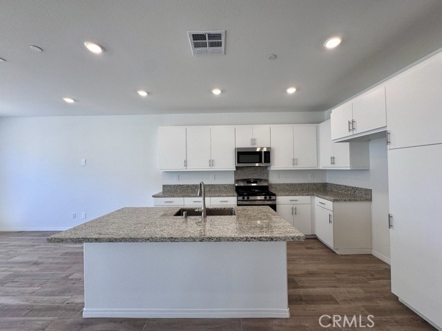 30045 Sunset Pier Drive, Menifee CA: https://media.crmls.org/medias/c369efde-edad-454d-9737-ea7aba782620.jpg