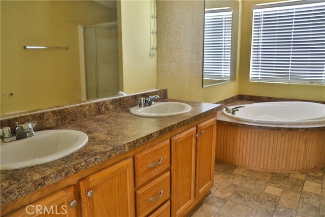 Detail Gallery Image 10 of 33 For 1201 South St, Corning,  CA 96021 - 5 Beds | 1/1 Baths